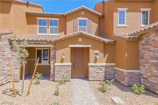 MLS: 2518404 Condo For Sale
