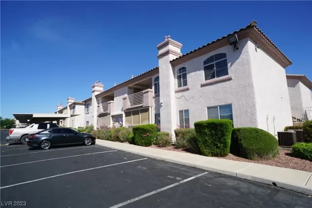 MLS: 2518489 Condo For Sale