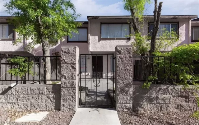 MLS: 2518560 Condo For Sale