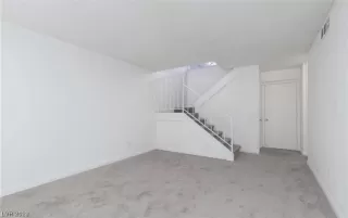 Photo #5: 2518560 Listing