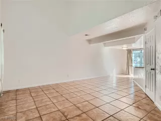 Photo #4: 2518580 Listing