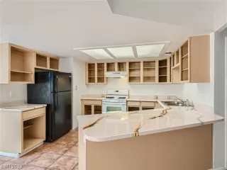 Photo #5: 2518580 Listing