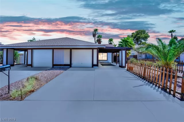 MLS: 2518613 Condo For Sale