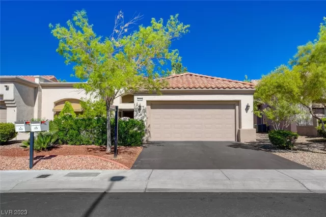 MLS: 2518641 Condo For Sale