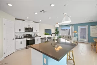 Photo #1: 2518663 Listing