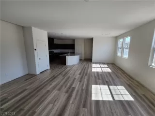 Photo #2: 2518683 Listing 