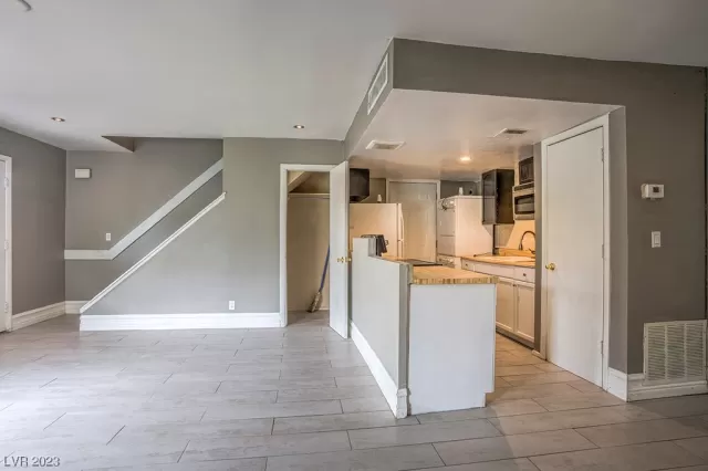 MLS: 2518710 Condo For Sale