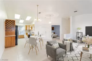 Photo #2: 2518715 Listing