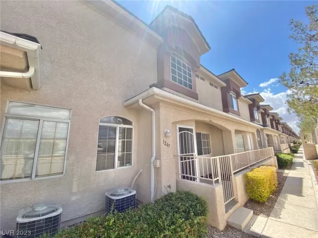 MLS: 2518756 Condo For Sale