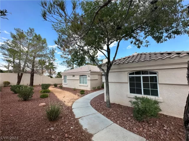 MLS: 2518812 Condo For Sale