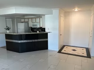 Photo #1: 2518838 Listing 