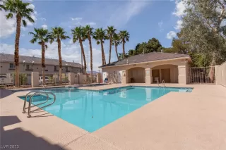 Photo #3: 2518839 Listing