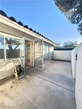 Photo #4: 2518898 Listing