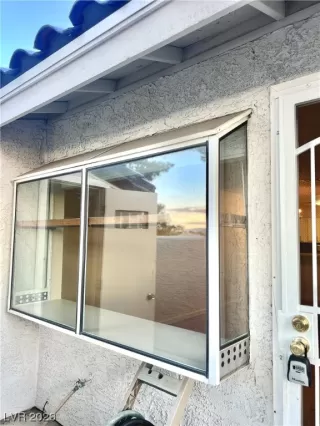 Photo #5: 2518898 Listing