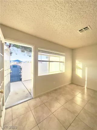 Photo #6: 2518898 Listing