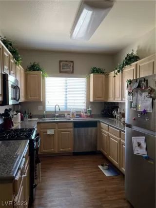 Photo #5: 2518968 Listing