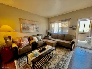 Photo #6: 2518968 Listing