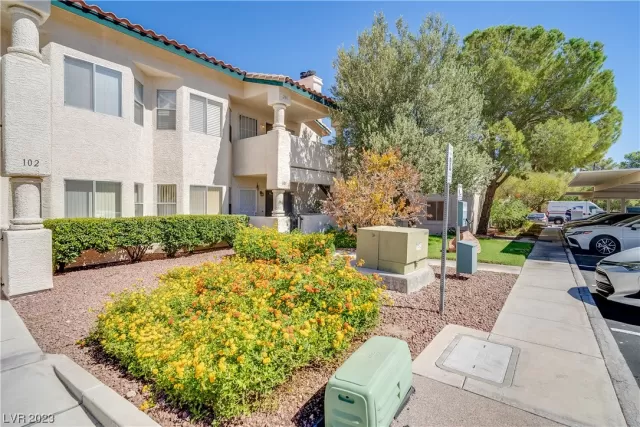 MLS: 2518971 Condo For Sale