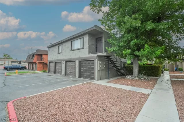 MLS: 2518982 Condo For Sale