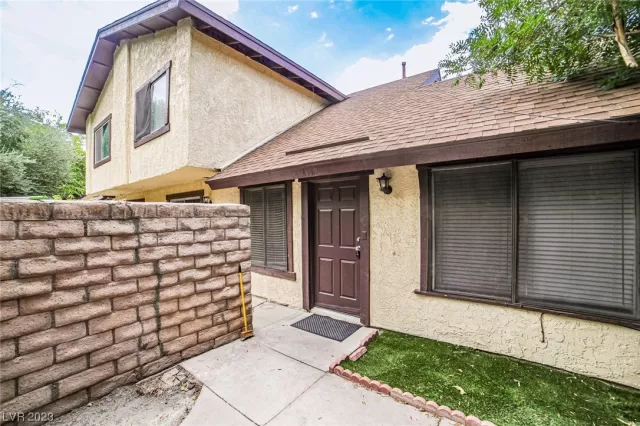 MLS: 2519040 Condo For Sale