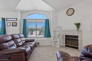 Photo #6: 2519107 Listing