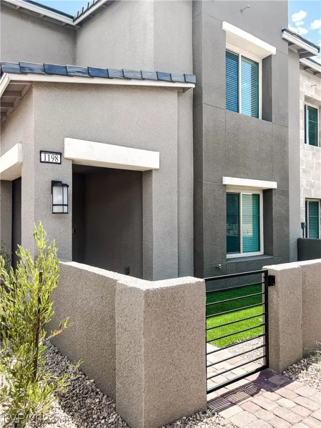 MLS: 2519118 Condo For Sale