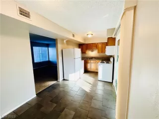 Photo #4: 2519155 Listing