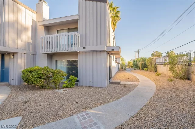 MLS: 2519213 Condo For Sale