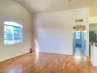 Photo #2: 2519227 Listing