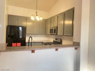 Photo #5: 2519227 Listing