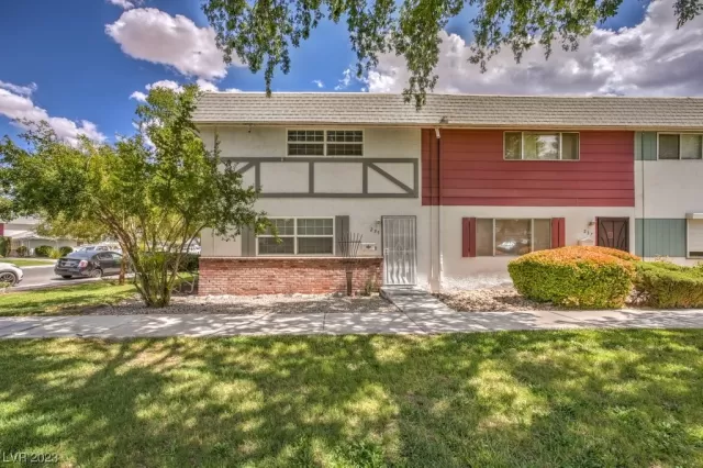 MLS: 2519290 Condo For Sale