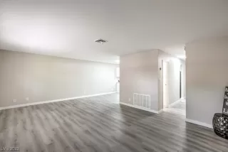 Photo #4: 2519290 Listing