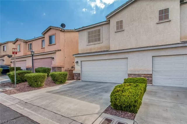 MLS: 2519394 Condo For Sale