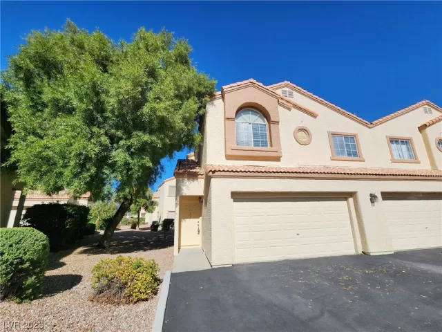 MLS: 2519529 Condo For Sale