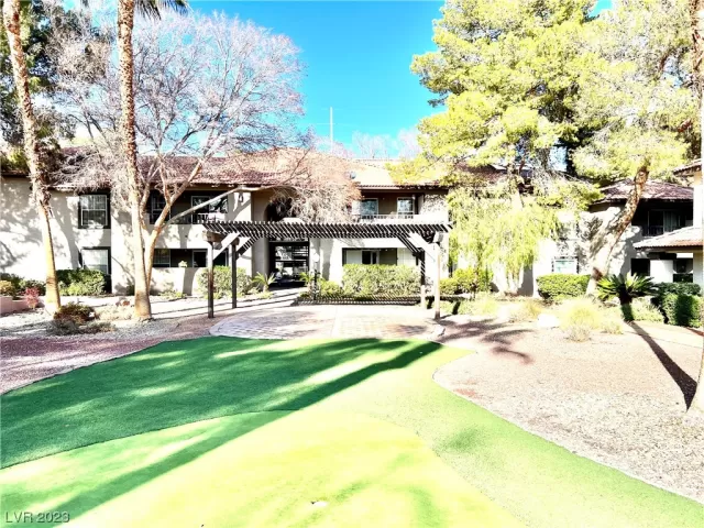 MLS: 2519602 Condo For Sale