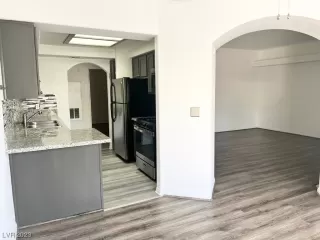 Photo #2: 2519695 Listing