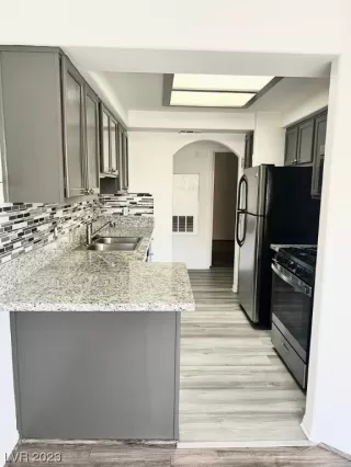 Photo #4: 2519695 Listing