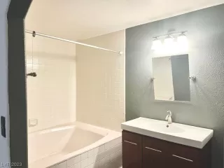 Photo #6: 2519695 Listing