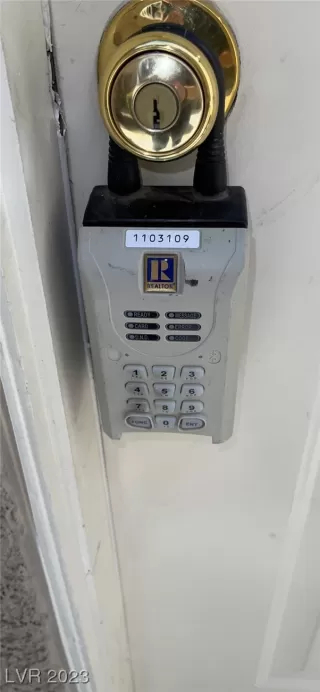 Photo #2: 2519716 Listing 