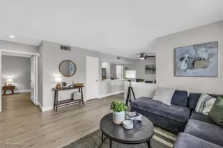 Photo #4: 2519823 Listing