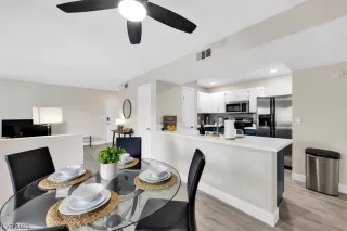 Photo #6: 2519823 Listing