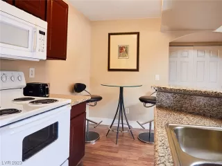 Photo #2: 2519861 Listing 