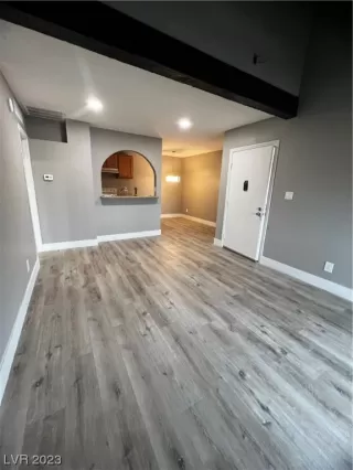 Photo #3: 2519875 Listing