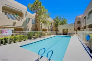 Photo #5: 2519904 Listing