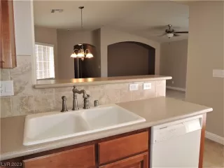 Photo #5: 2519917 Listing 