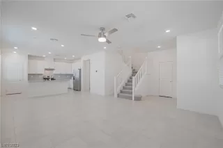 Photo #4: 2519924 Listing