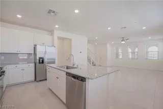 Photo #6: 2519924 Listing