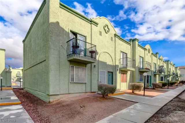 MLS: 2519926 Condo For Sale