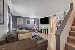 Photo #4: 2519926 Listing