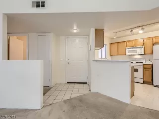 Photo #4: 2519945 Listing